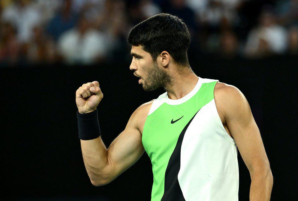 星空体育官网-解锁大满贯全四强！阿卡三盘横扫本土一哥，生涯首进澳网半决赛