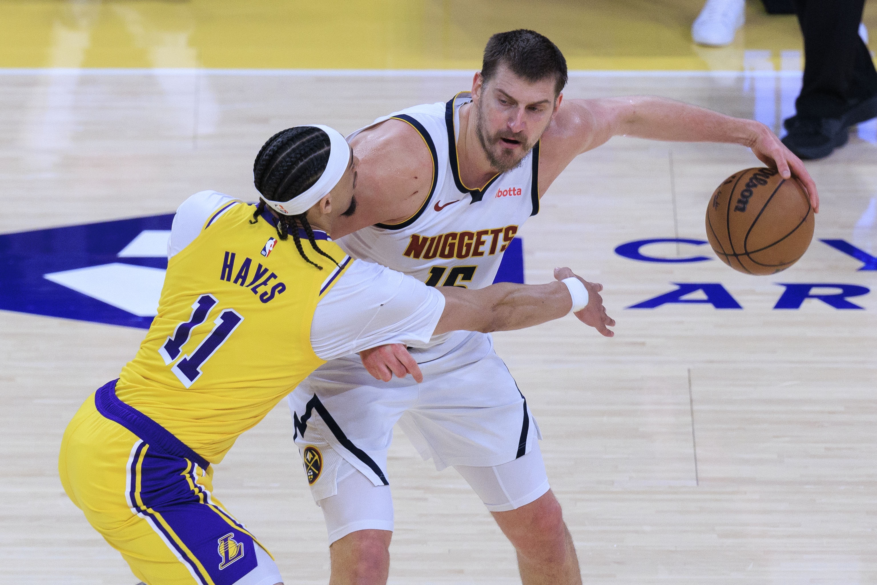 星空体育下载-斯玛特：我们对约基奇采取了不同的防守方式 很多甚至是临场发挥